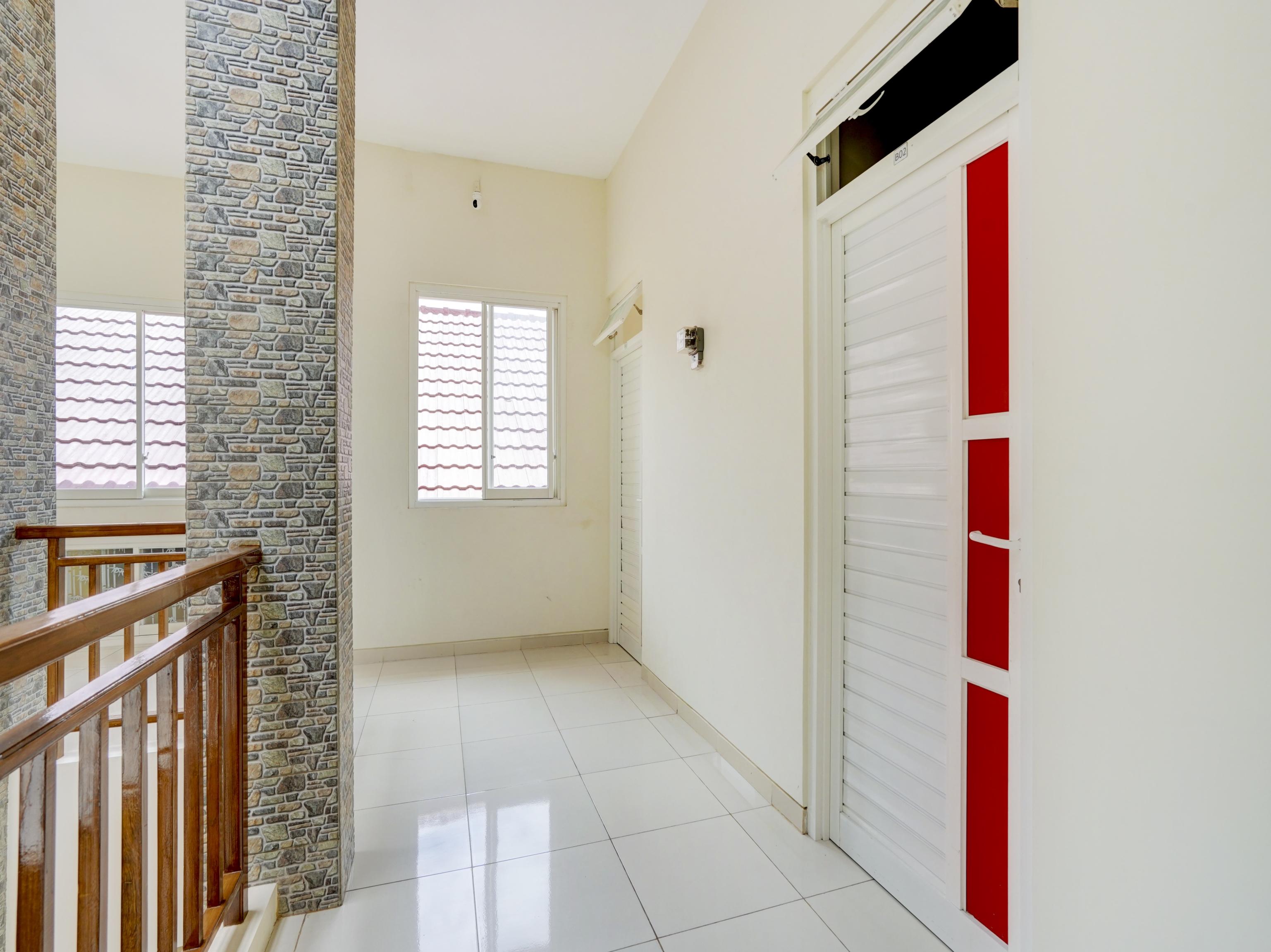 OYO 90173 Innapp Tenggilis Family Residence Surabaya Bagian luar foto