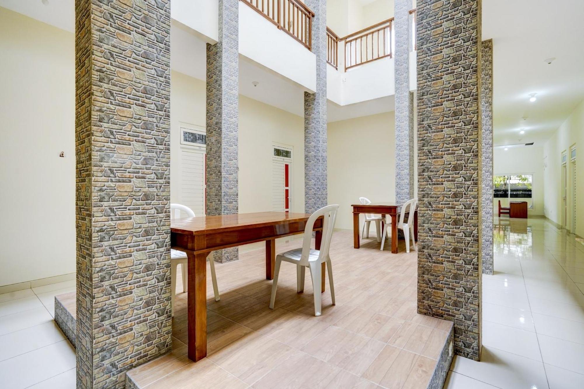 OYO 90173 Innapp Tenggilis Family Residence Surabaya Bagian luar foto